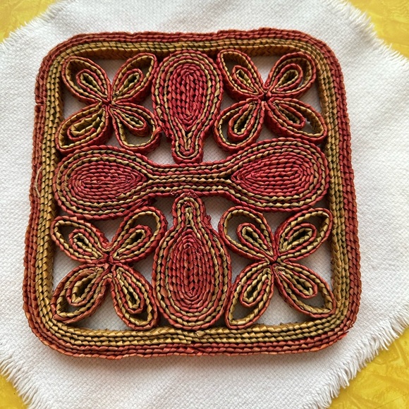 Vintage Straw Rattan Trivets Set of 3 - Picture 5 of 9